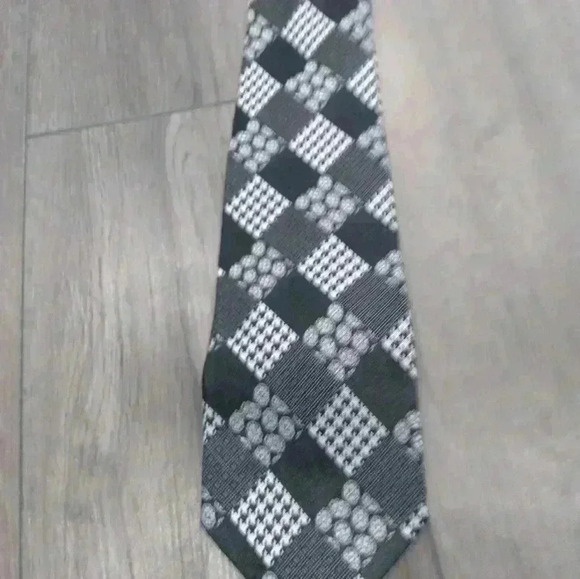 Alcione  100%silk tie Italian - Picture 3 of 7